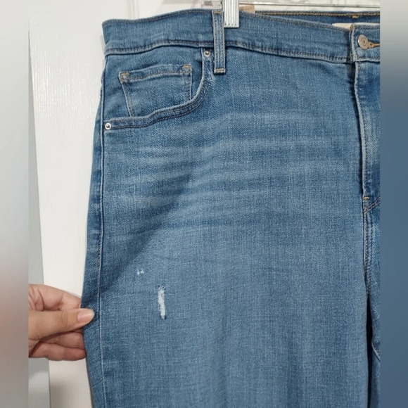NWT Levi 725 High-Rise Slim Straight Medium Wash Denim Jeans in Size 22W - Picture 3 of 13